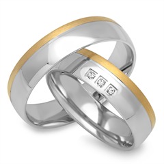 Unique Trauringe aus 333er Gelb-/Weißgold mit 3 Brillanten, 0,005 ct Unkategorisiert online kaufen